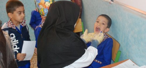 اجرای طرح وار نیش فلوراید دندان های کودکان در مدرسه ارشاد